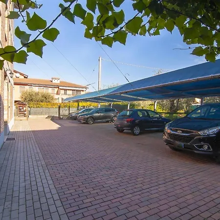 Dimora Gu -terrazza, Vista Lago, 100m Da Бардоліно
