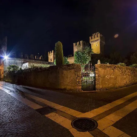 Dimora Gu -terrazza, Vista Lago, 100m Da Apartment