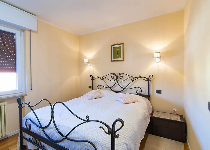 Dimora Gu -terrazza, Vista Lago, 100m Da Бардолино